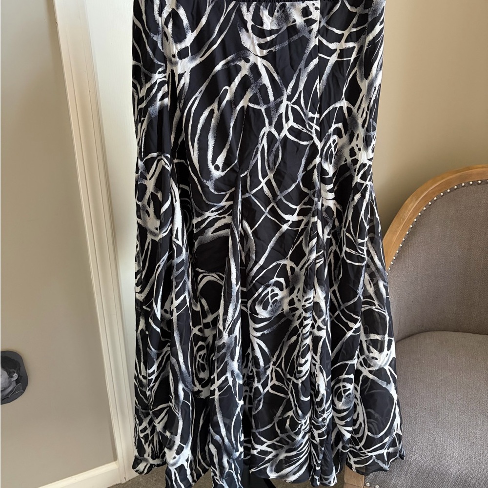 Lapis Black and White Abstract Maxi Skirt - Picture 2 of 6